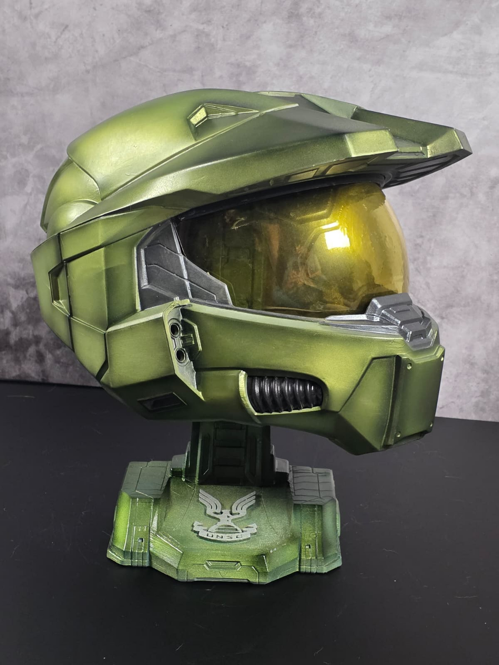 Master Chief Helmet Replica – Hand-Finished Halo Cosplay Helmet