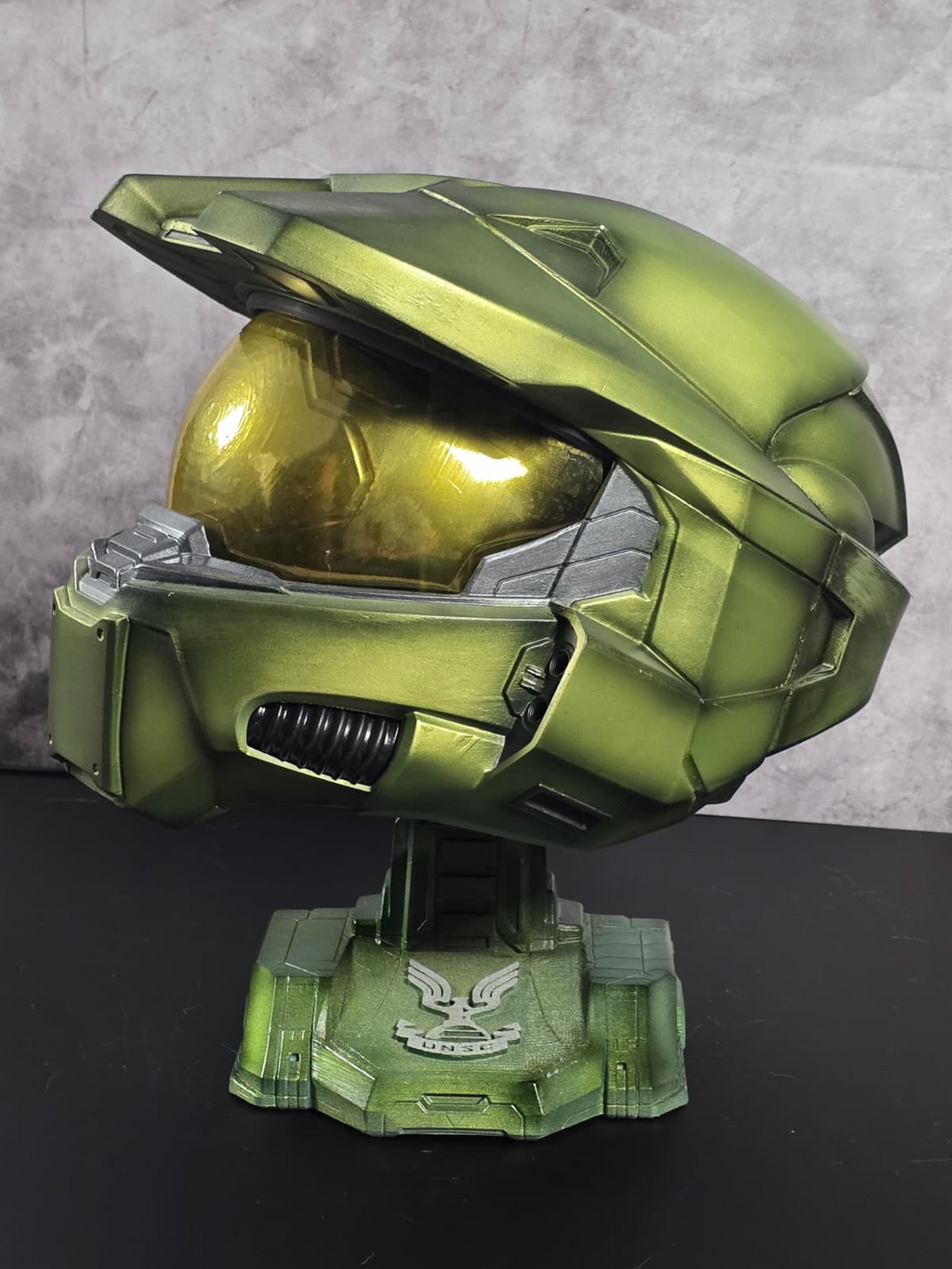 Master Chief Helmet Replica – Hand-Finished Halo Cosplay Helmet
