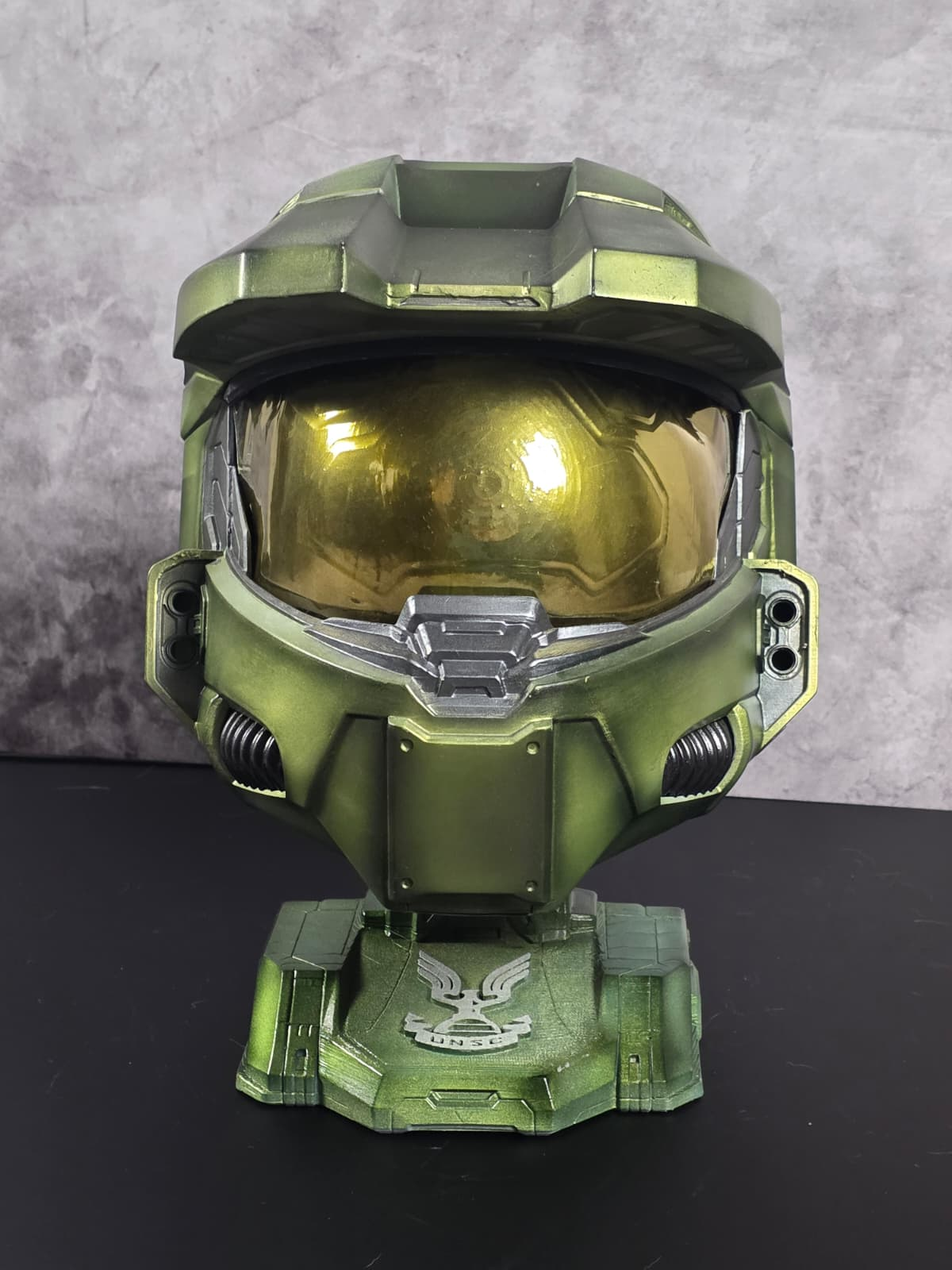 Master Chief Helmet Replica – Hand-Finished Halo Cosplay Helmet